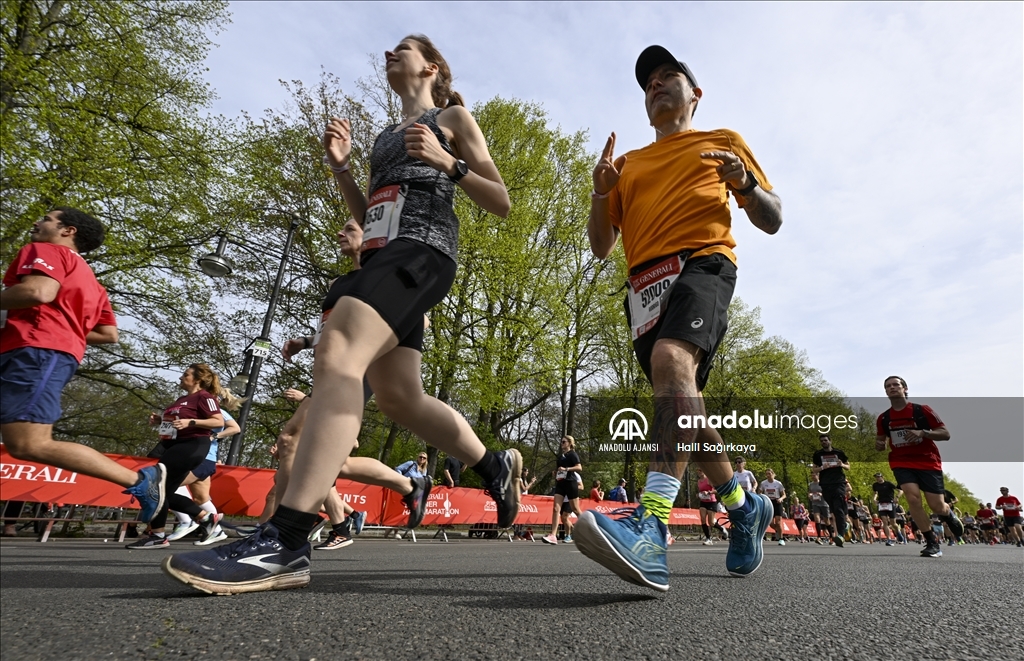 Berlin Yarı Maratonu'na (Berlin Half Marathon) binlerce kişi katıldı
