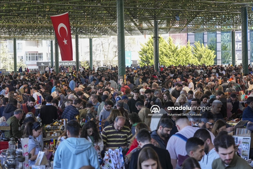 Ayrancı Antika Pazarı, koleksiyonlarını zenginleştirmek isteyenleri buluşturuyor