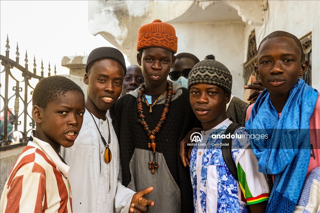 Senegal'de Müridi tarikatının rastalı ve mistik yorumu: Baye Fall topluluğu