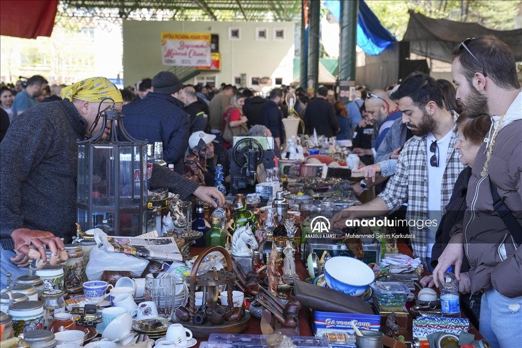 Ayrancı Antika Pazarı, koleksiyonlarını zenginleştirmek isteyenleri buluşturuyor