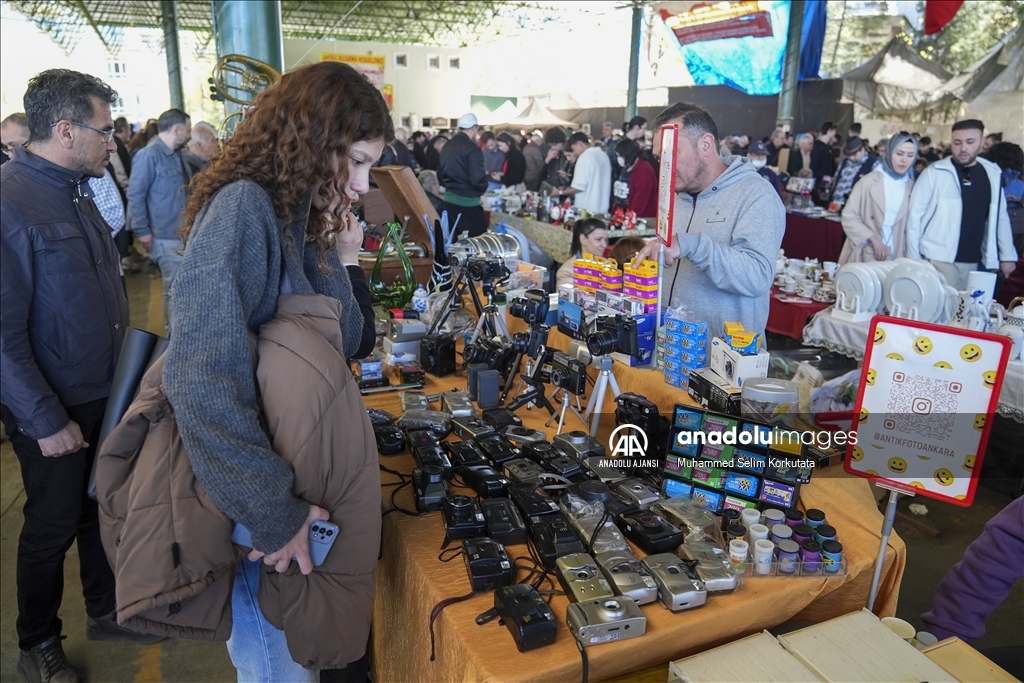 Ayrancı Antika Pazarı, koleksiyonlarını zenginleştirmek isteyenleri buluşturuyor