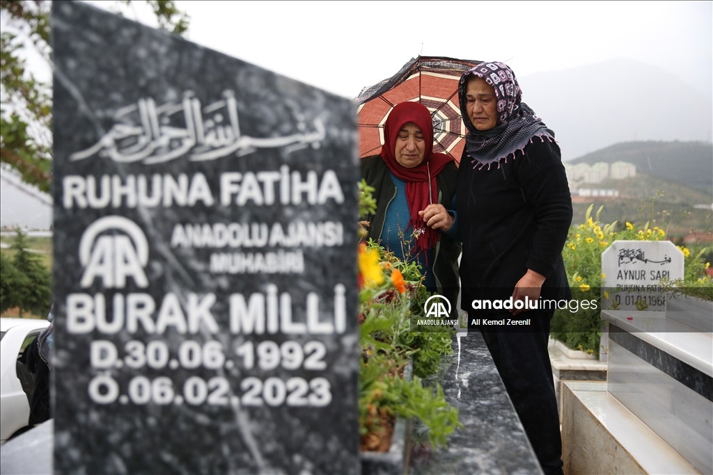 Depremlerden etkilenen Hatay'da mezarlıklara hüzünlü ziyaret
