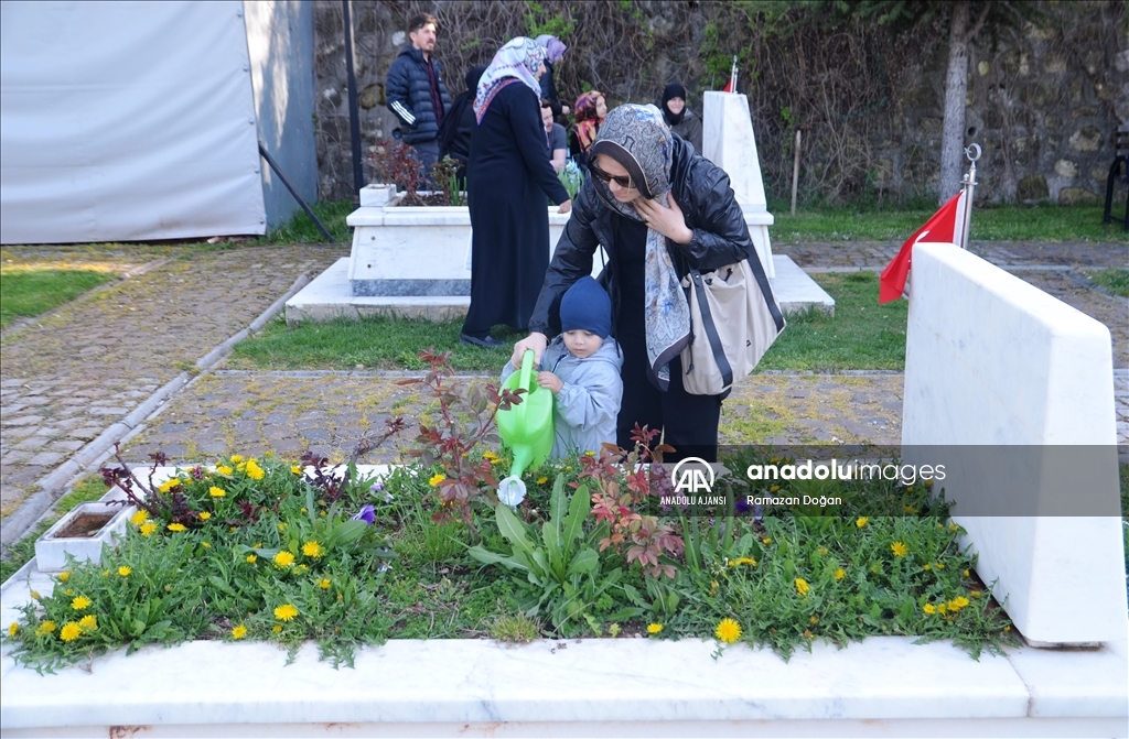 Kütahya’da şehitliklerde hüzünlü bayram arifesi