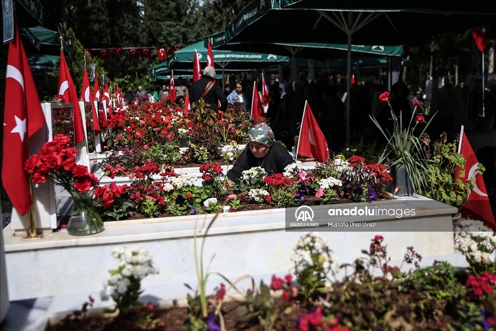 Mersin'de Ramazan Bayramı arifesinde şehitlik ziyaret edildi