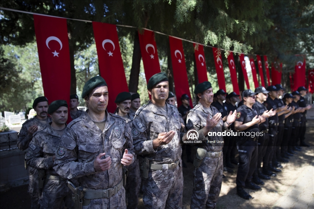 Aydın'da polisler şehitlikleri ziyaret etti
