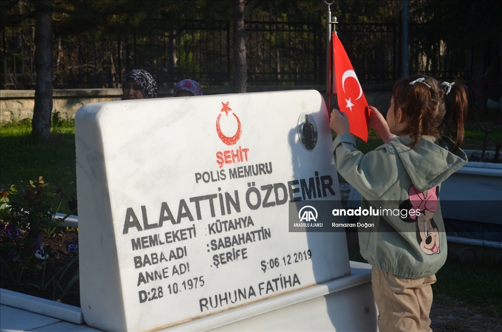 Kütahya’da şehitliklerde hüzünlü bayram arifesi