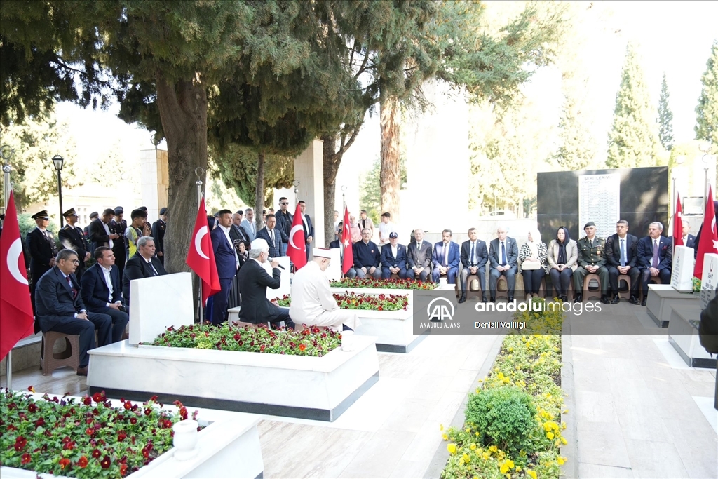 Denizli'de arife gününde şehit mezarları ziyaret edildi