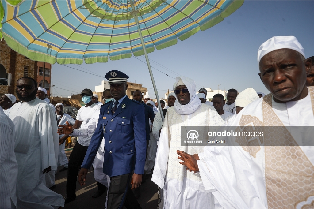 Senegal'de bayram namazı beyazlar içinde eda edildi