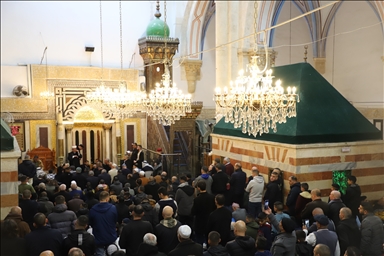 قيود إسرائيلية.. 5 آلاف فلسطيني يقيمون صلاة العيد بالمسجد الإبراهيمي