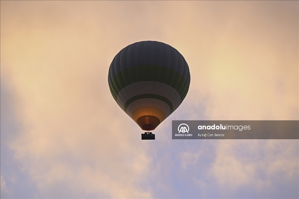 Kapadokya'da sıcak hava balonlarının görsel şöleni