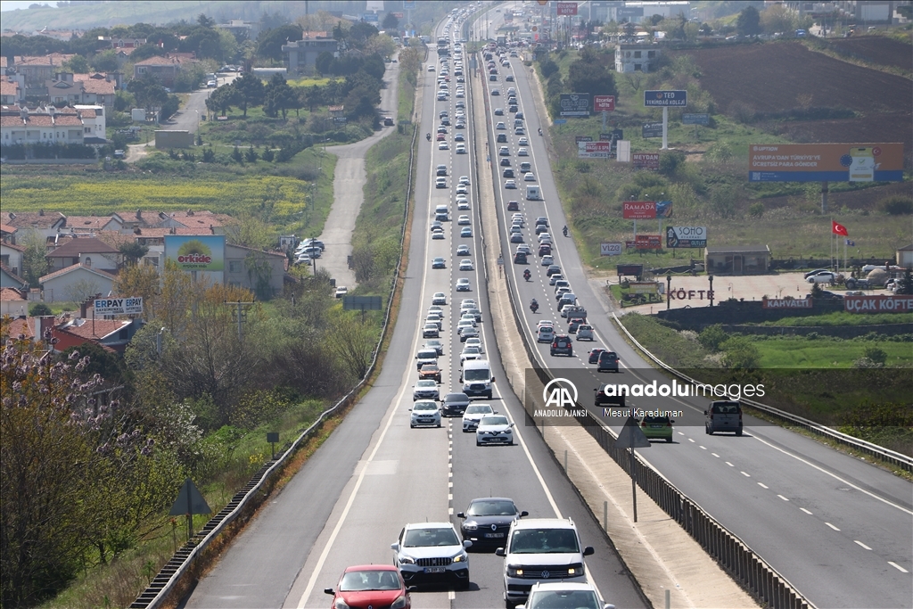 Tekirdağ-İstanbul yolunda bayram tatilinden dönüş yoğunluğu başladı