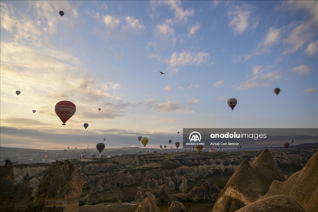 Kapadokya'da sıcak hava balonlarının görsel şöleni