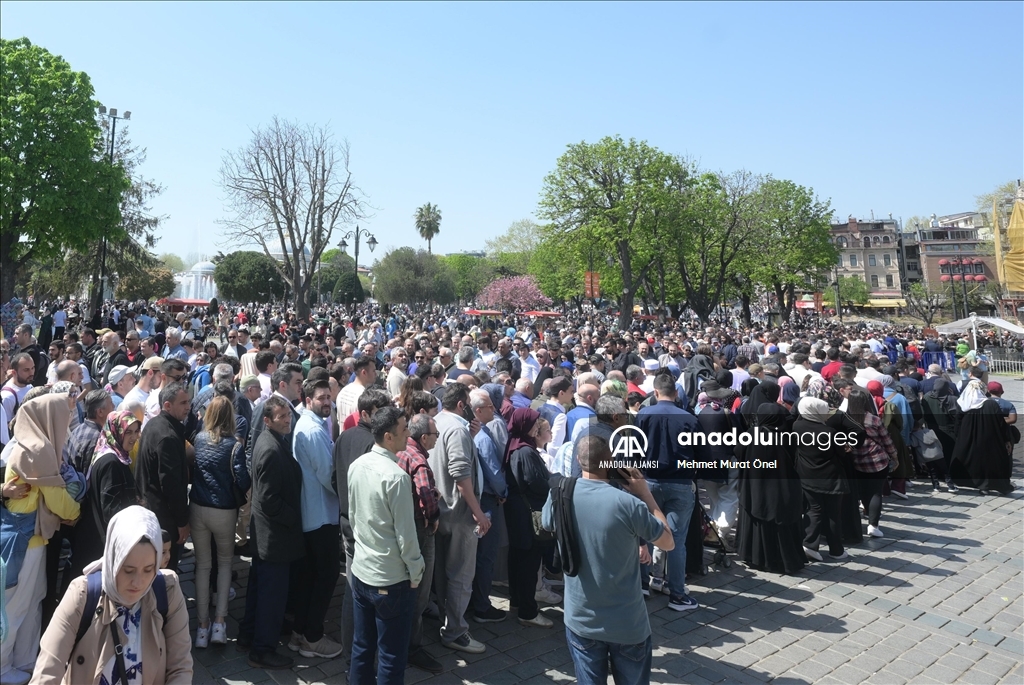 İstanbul'da tarihi yarımadadaki turistik mekanlarda bayram yoğunluğu