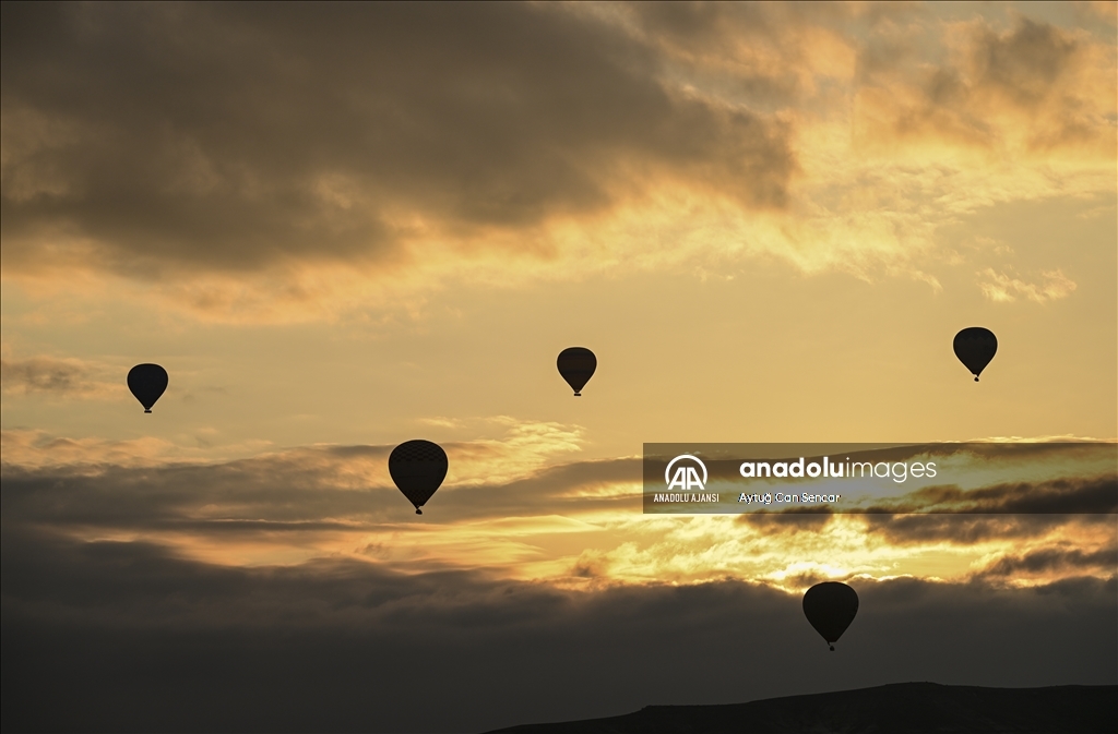 Kapadokya'da sıcak hava balonlarının görsel şöleni