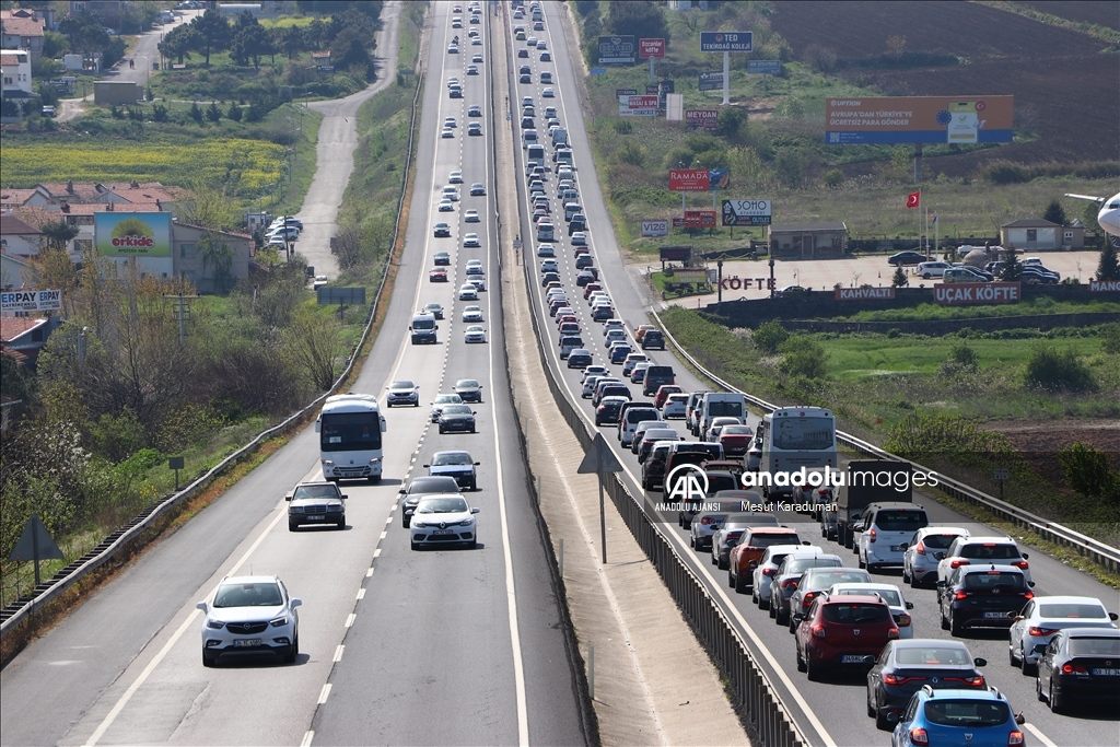 Tekirdağ-İstanbul yolunda bayram tatilinden dönüş yoğunluğu başladı