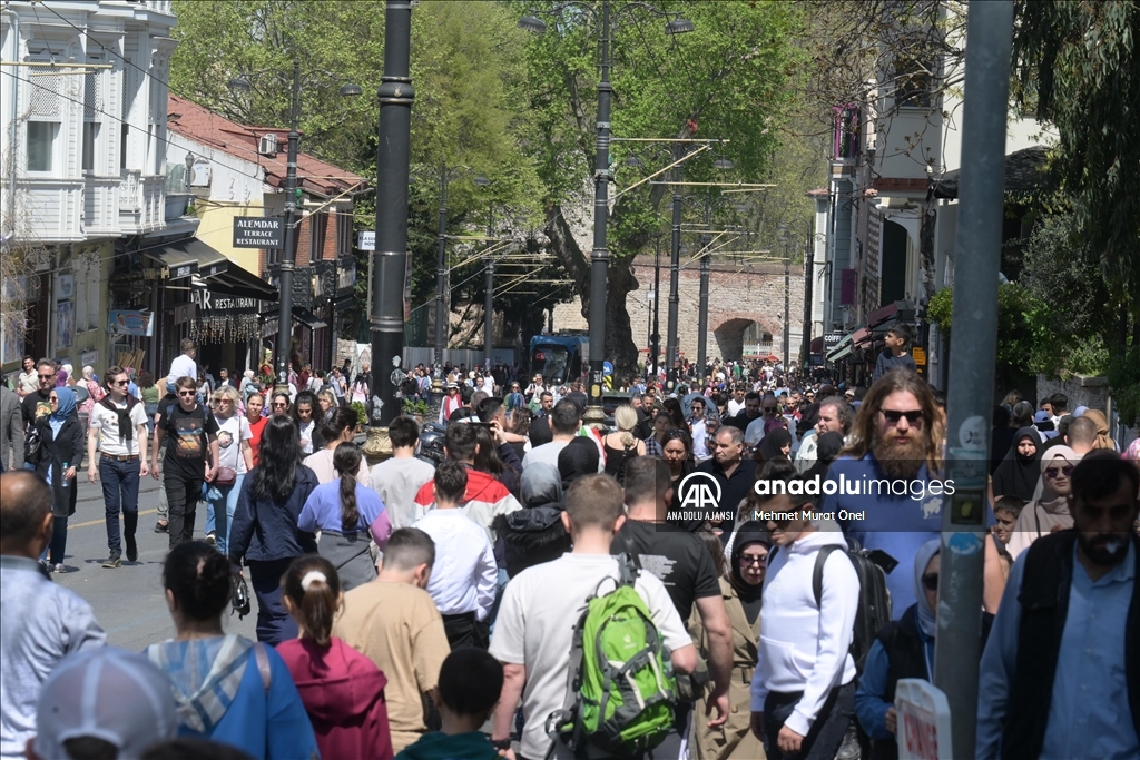 İstanbul'da tarihi yarımadadaki turistik mekanlarda bayram yoğunluğu