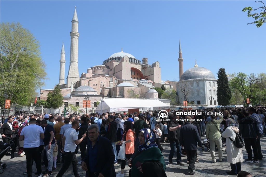 İstanbul'da tarihi yarımadadaki turistik mekanlarda bayram yoğunluğu