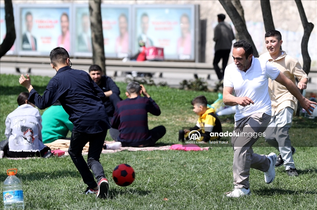 İstanbul'un parklarında Ramazan Bayramı yoğunluğu