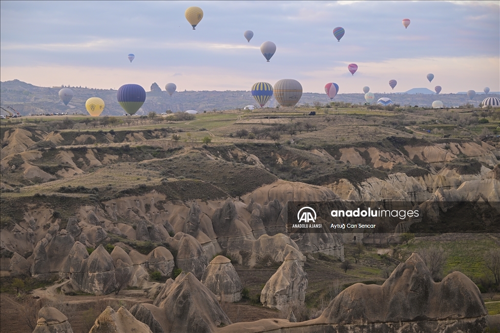 Kapadokya'da sıcak hava balonlarının görsel şöleni