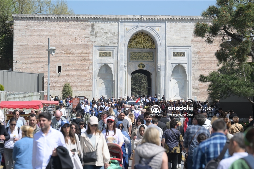 İstanbul'da tarihi yarımadadaki turistik mekanlarda bayram yoğunluğu