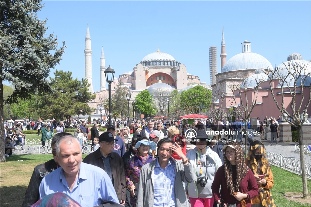 İstanbul'da tarihi yarımadadaki turistik mekanlarda bayram yoğunluğu