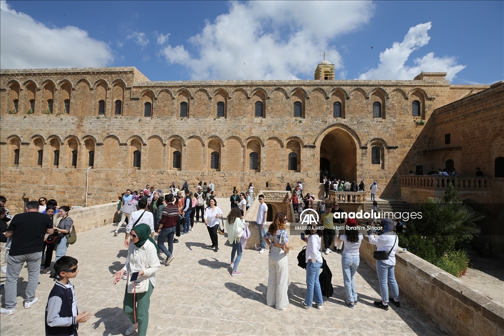 Medeniyetler şehri Mardin bayram tatilinde ziyaretçilerle doldu
