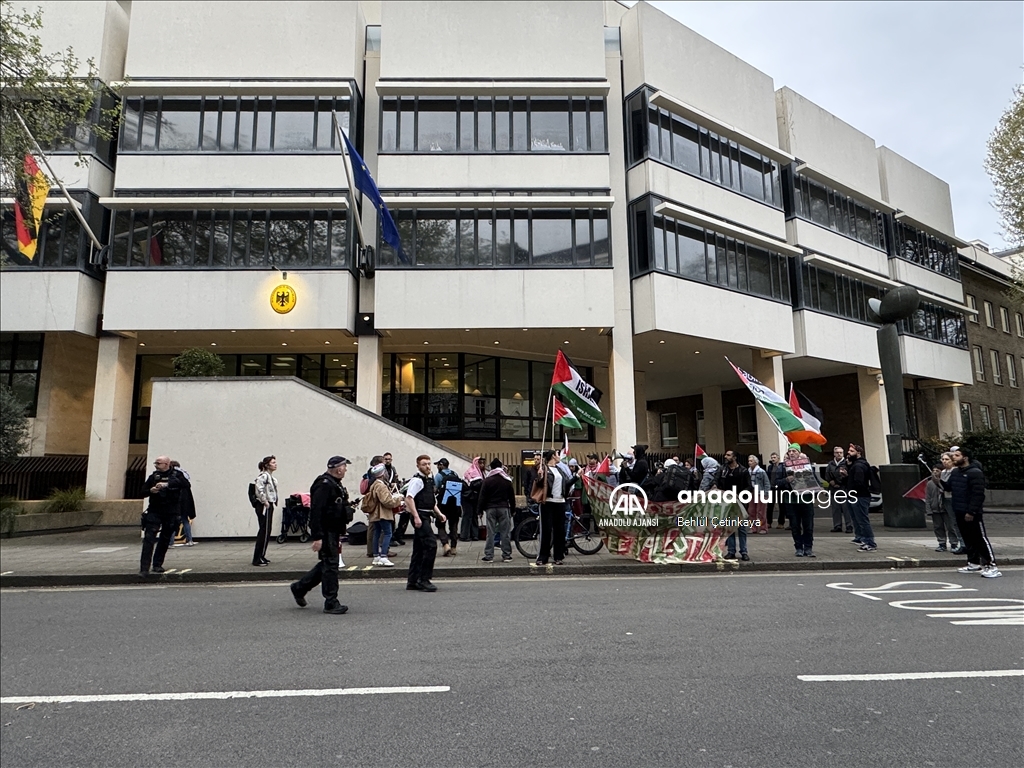 Almanya'nın Filistin Kongresi'ni engellemesi Londra'da protesto edildi
