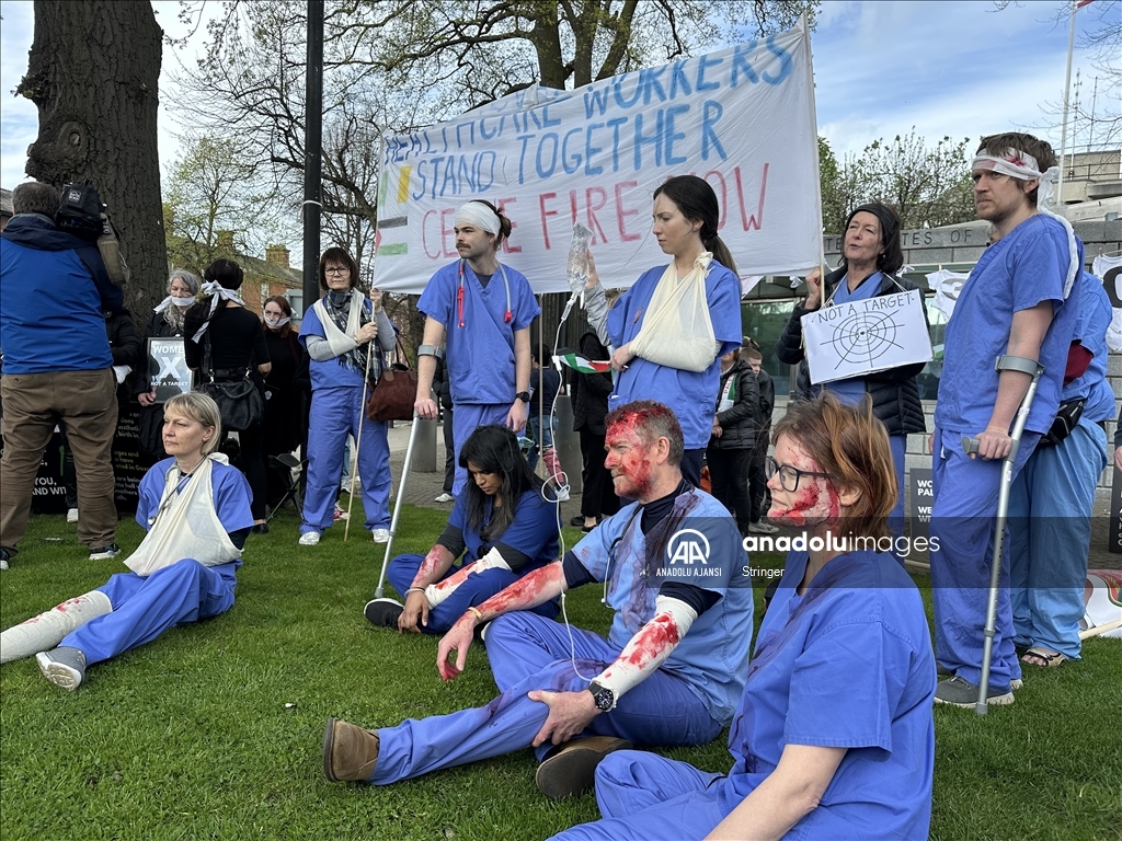 İrlanda'da ABD'nin Dublin Büyükelçiliği önünde Filistin'e destek gösterisi