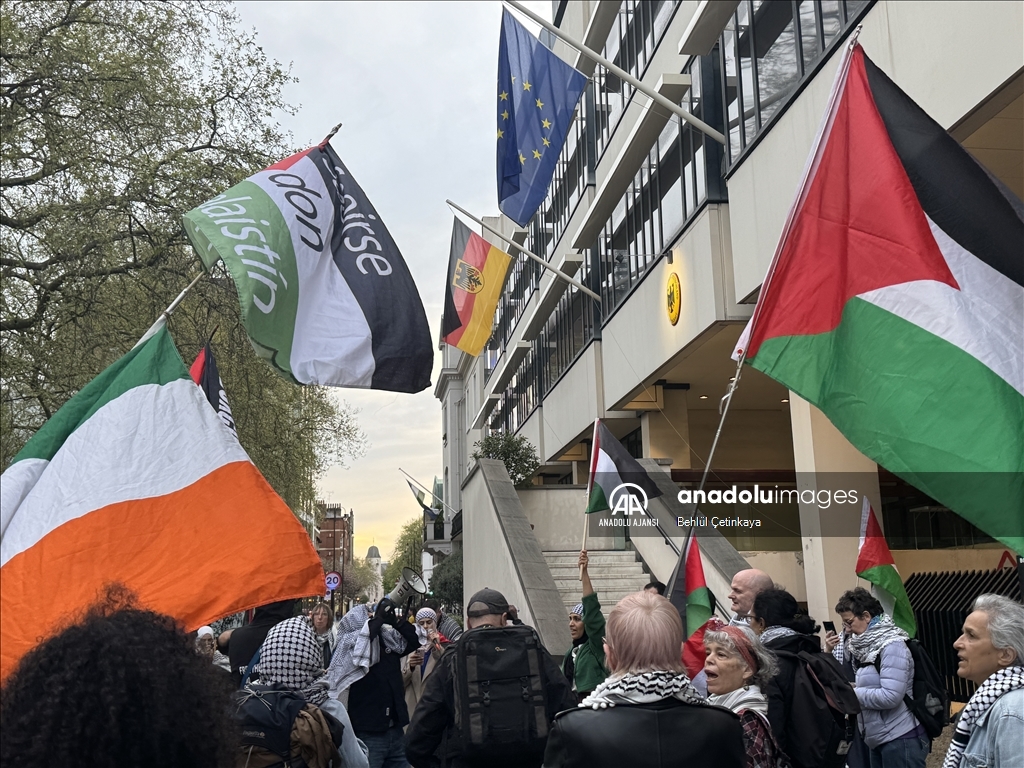 Almanya'nın Filistin Kongresi'ni engellemesi Londra'da protesto edildi