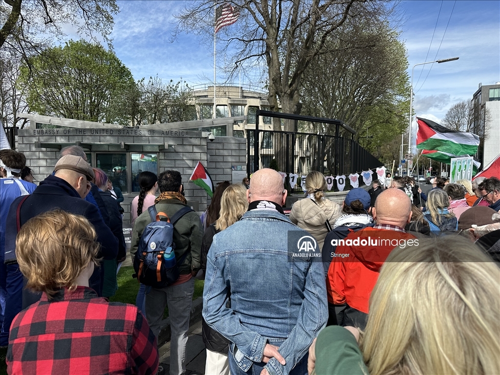 İrlanda'da ABD'nin Dublin Büyükelçiliği önünde Filistin'e destek gösterisi