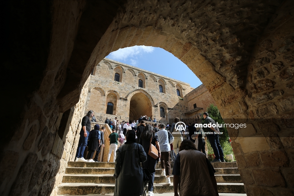 Medeniyetler şehri Mardin bayram tatilinde ziyaretçilerle doldu
