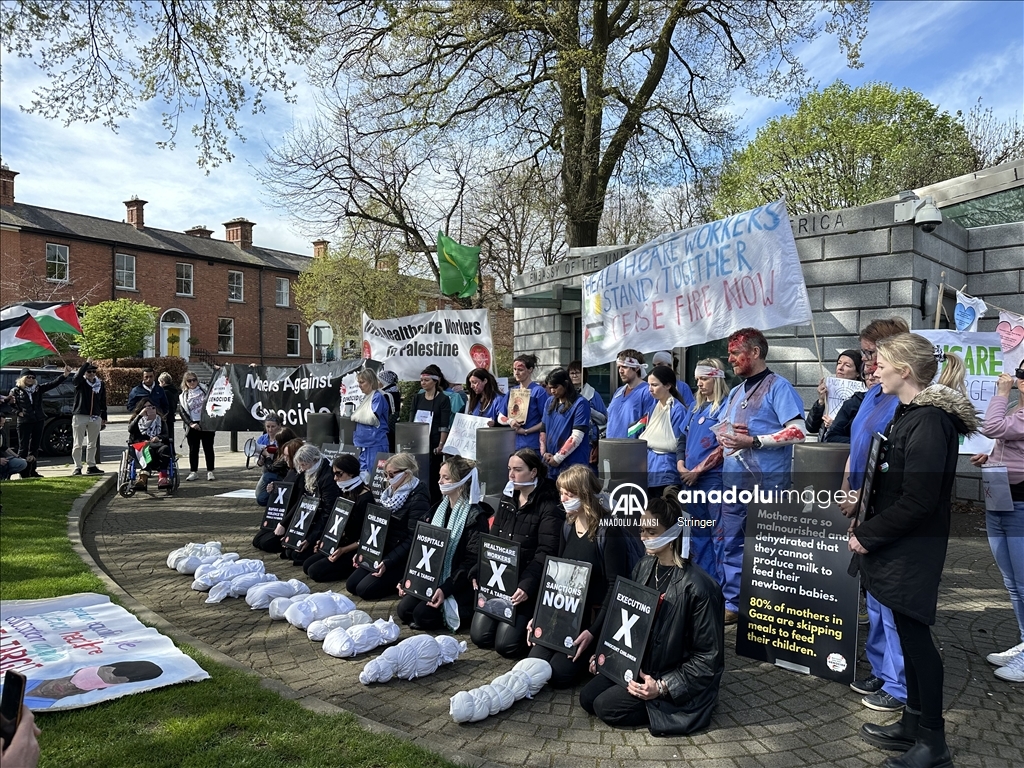 İrlanda'da ABD'nin Dublin Büyükelçiliği önünde Filistin'e destek gösterisi