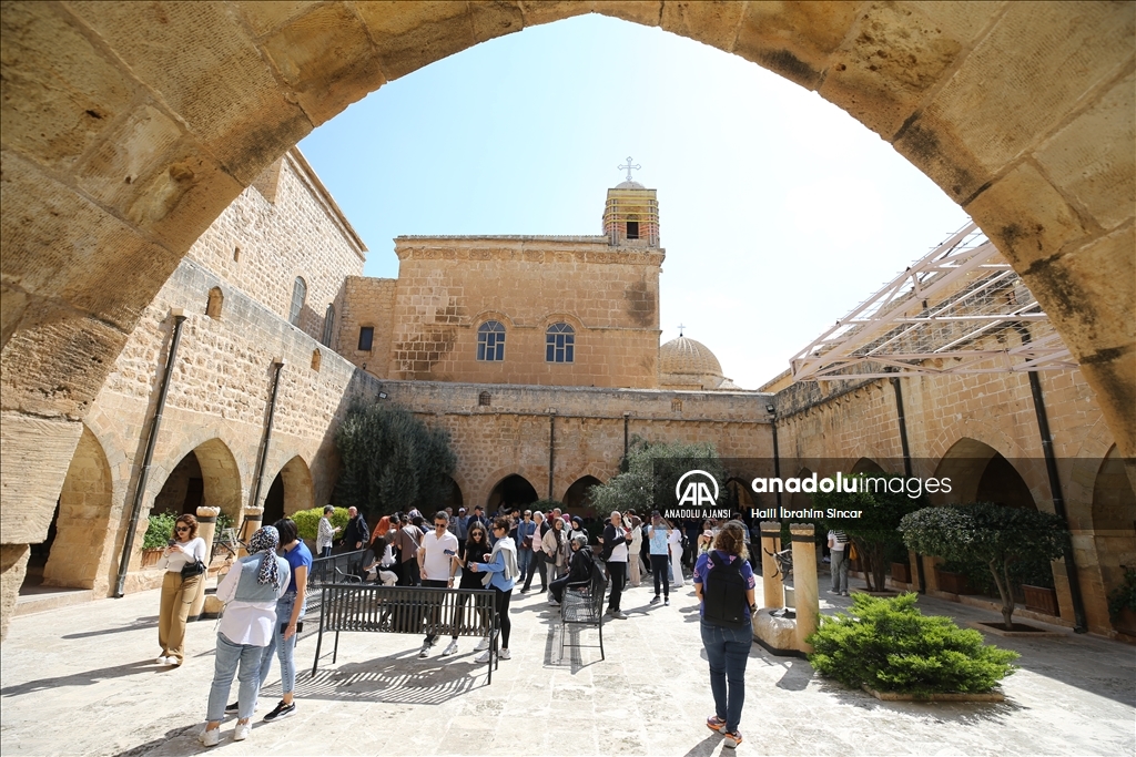 Medeniyetler şehri Mardin bayram tatilinde ziyaretçilerle doldu