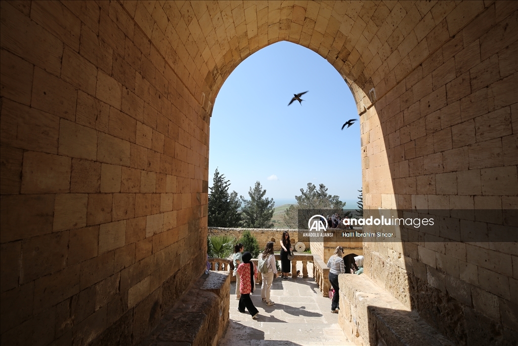 Medeniyetler şehri Mardin bayram tatilinde ziyaretçilerle doldu