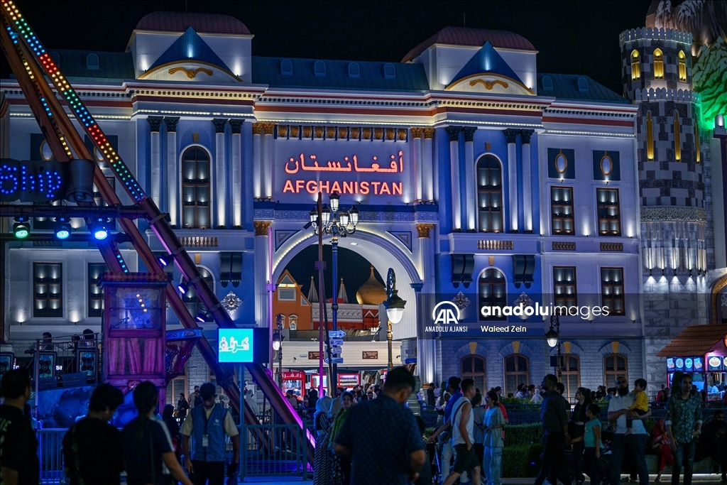 Dubai'deki "Global Köy" yoğun ilgi görüyor