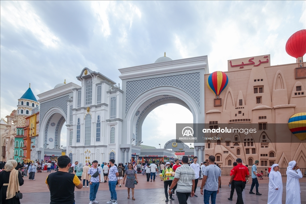 Dubai'deki "Global Köy" yoğun ilgi görüyor