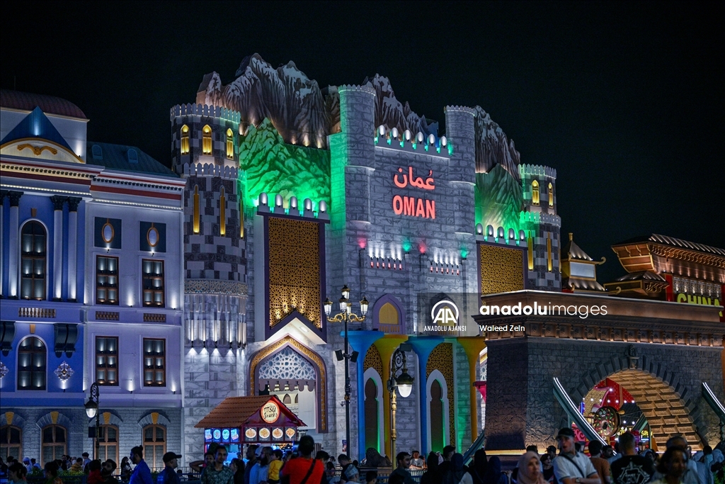 Dubai'deki "Global Köy" yoğun ilgi görüyor