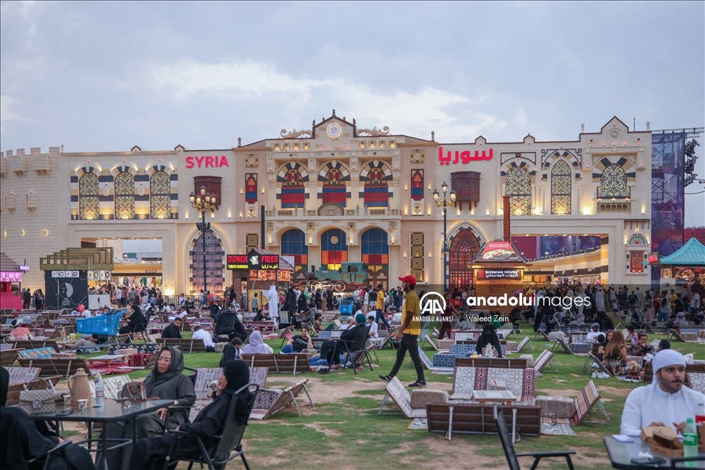 Dubai'deki "Global Köy" yoğun ilgi görüyor