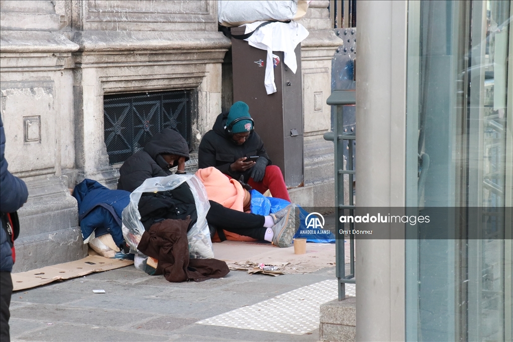 Paris'te STK'lar Olimpiyat oyunları nedeniyle evsizlerin yerinden edilmesine karşı