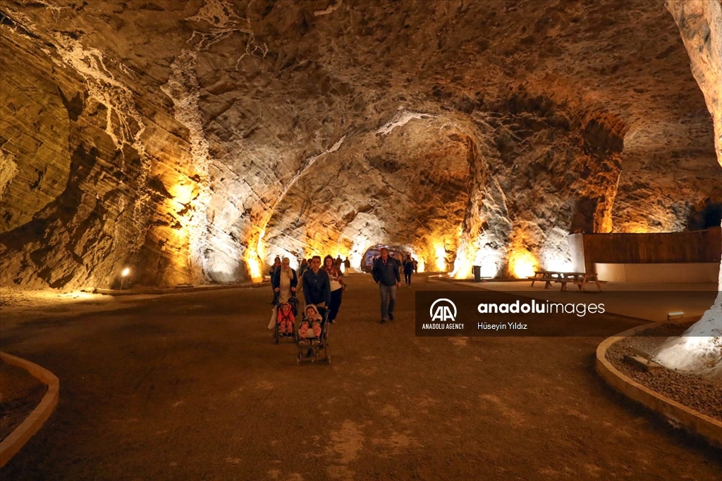 Солените пештери во Игдир беа домаќини на 10.000 посетители за време на празникот