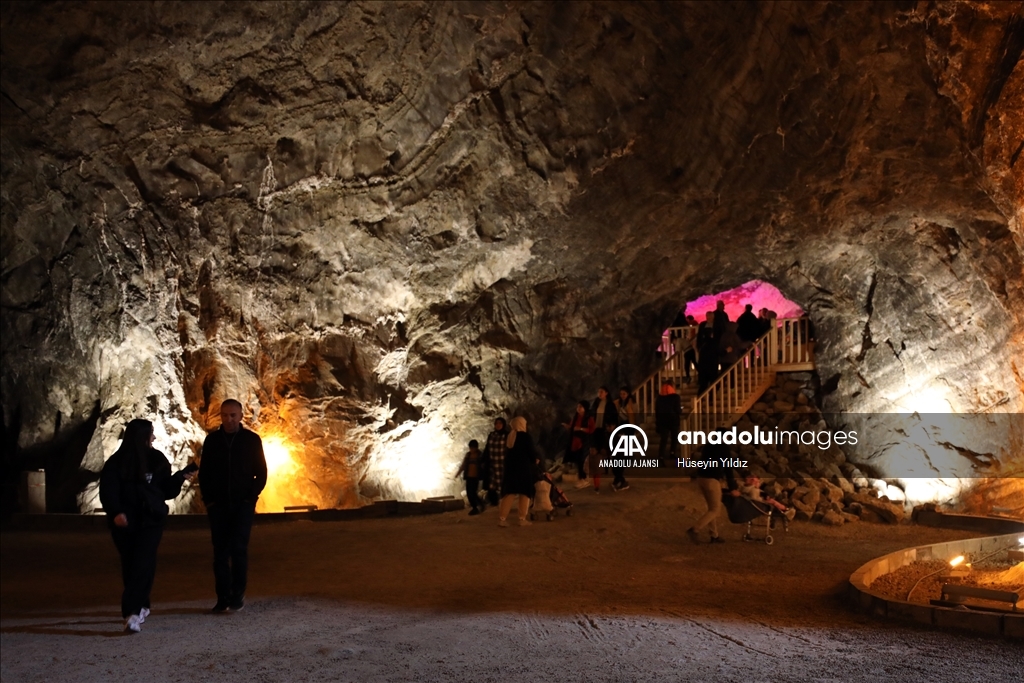 Iğdır'daki tuz mağaraları bayram tatilinde 10 bin ziyaretçi ağırladı