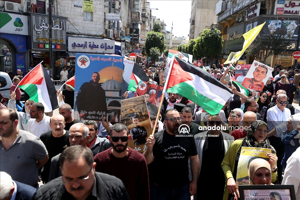 Ramallah'ta "Filistin Esirler Günü" gösterisi