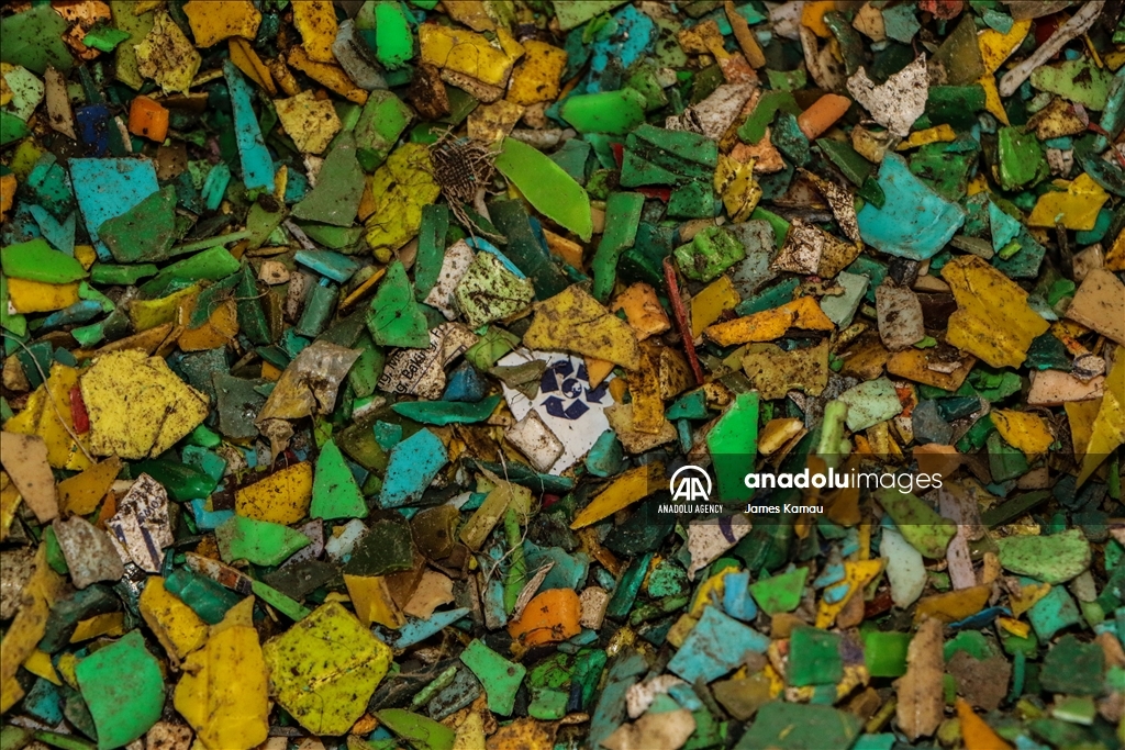 В Кении перерабатывают тысячи тонн пластиковых отходов