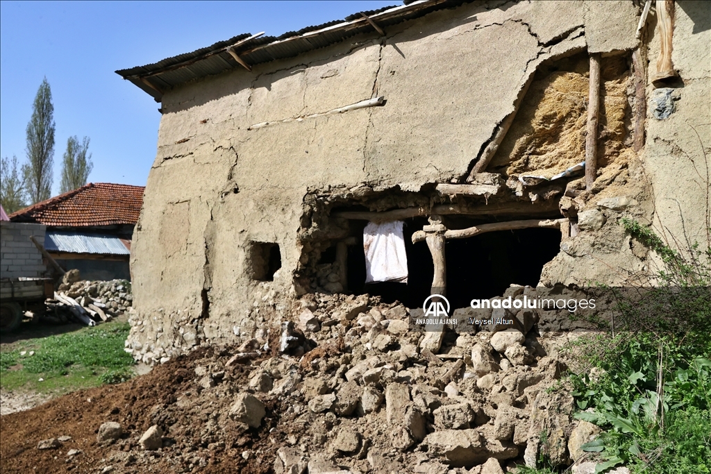 Tokat Sulusaray depreminde bazı binalar hasar gördü