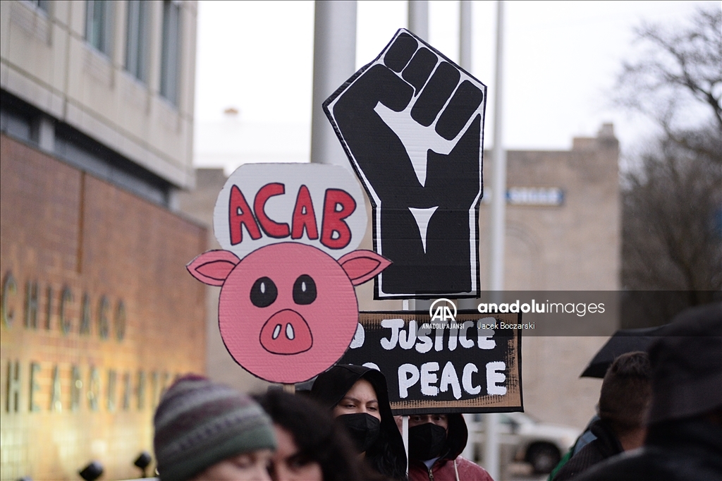 ABD'nin Chicago'da kentinde polis şiddetine karşı protesto gösterisi düzenlendi