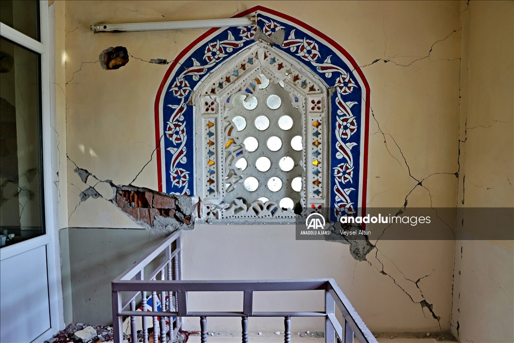 Tokat Sulusaray depreminde camiler hasar gördü