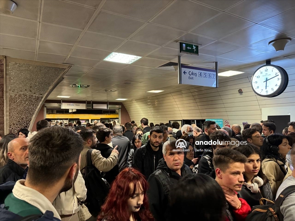 Metro arızası nedeniyle Altunizade İstasyonu'nda yoğunluk