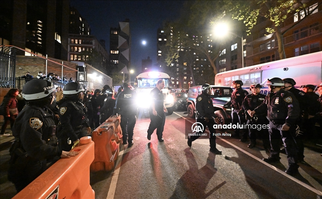 New York'ta üniversite öğrencilerinin Gazze protestosuna polis ekipleri müdahale etti