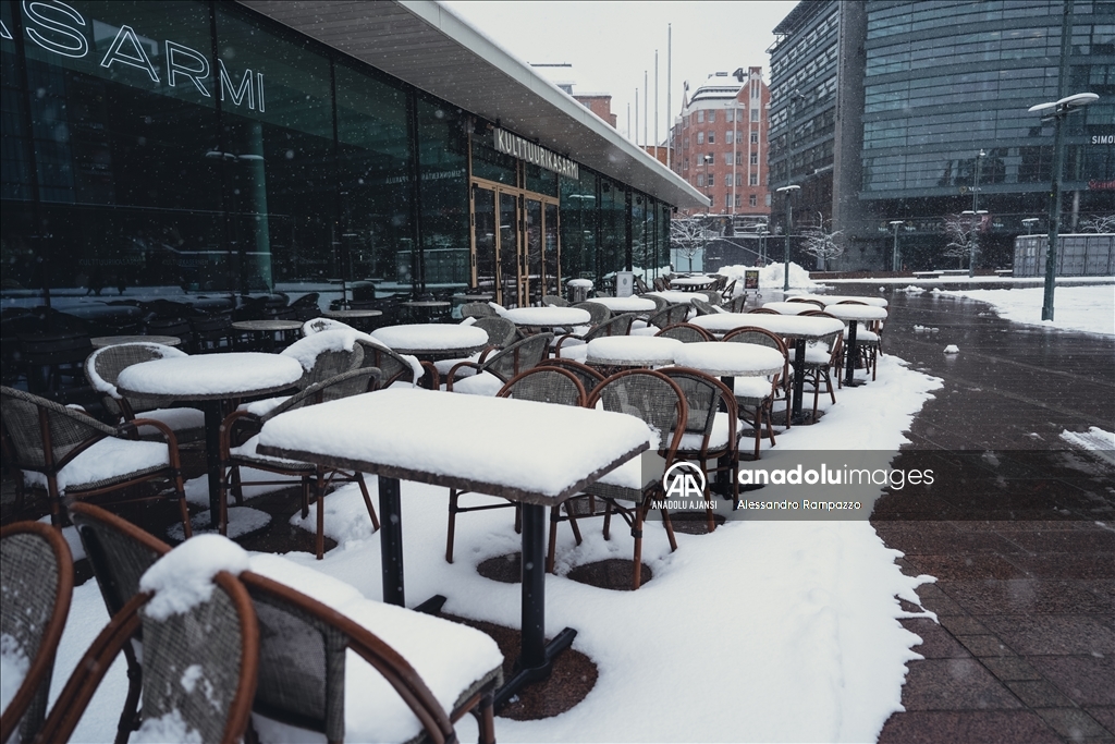 Helsinki'de kar yağışı etkili oldu