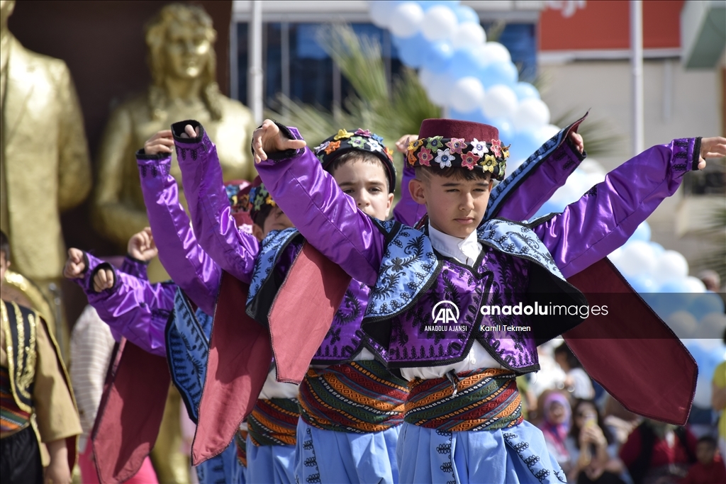 Manisa'da 23 Nisan Ulusal Egemenlik ve Çocuk Bayramı kutlanıyor